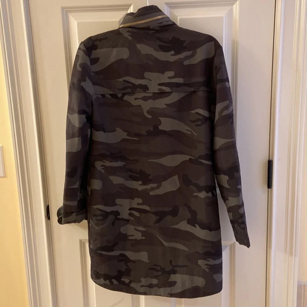 Tart Collections Cory Camouflage Rain jacket. Size XS. Like new. - Picture 10 of 12
